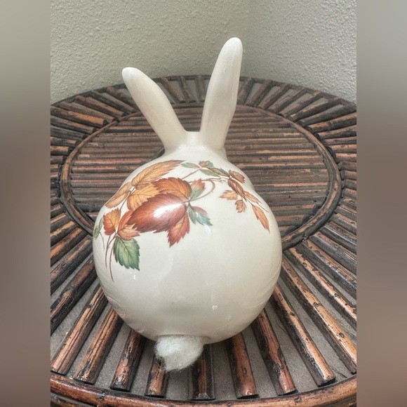 Porcelain Rabbit With Cottontail. - Picture 5 of 5